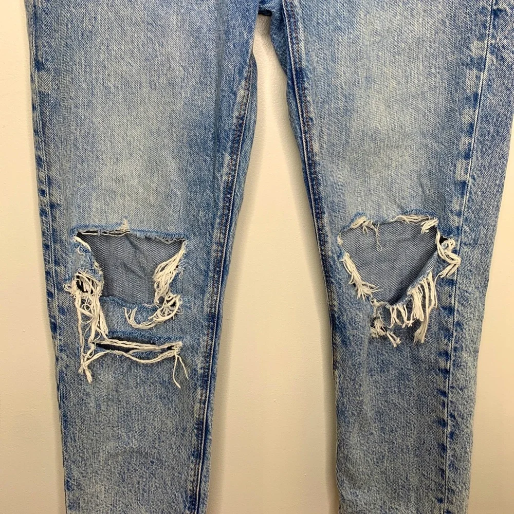 American Eagle Mom Straight Jean Destroyed Knee Size 4 Faded Wash